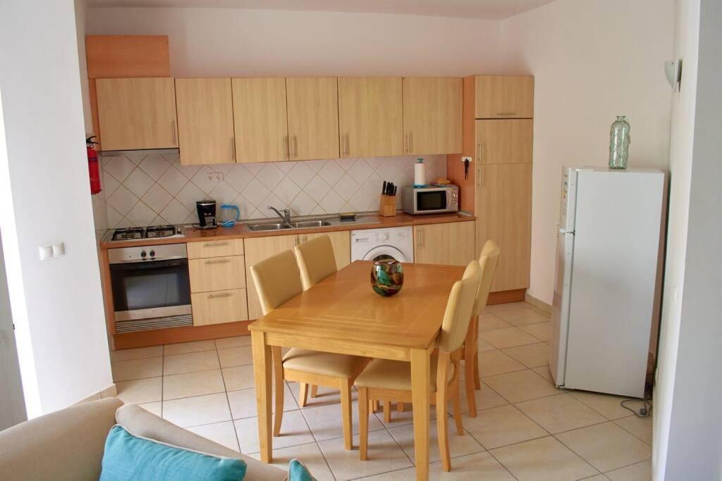 Apartamento T3 Encantador Com Piscina Wifi E Perto De Praia サンタ・マリア エクステリア 写真
