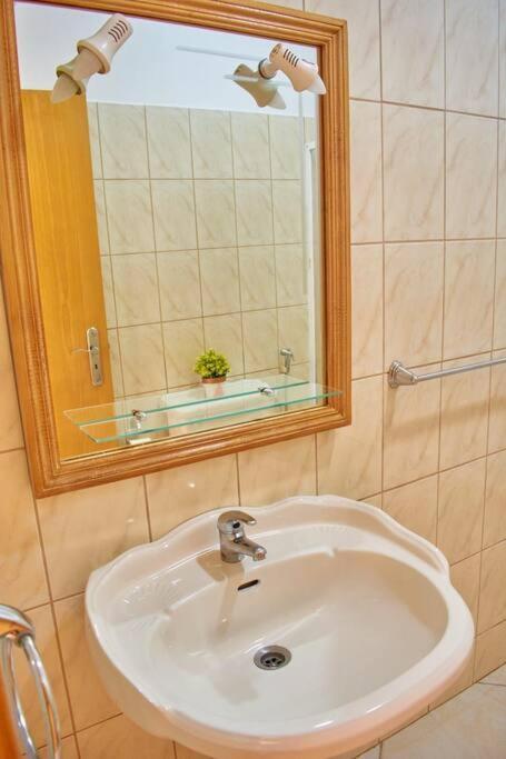Apartamento T3 Encantador Com Piscina Wifi E Perto De Praia サンタ・マリア エクステリア 写真